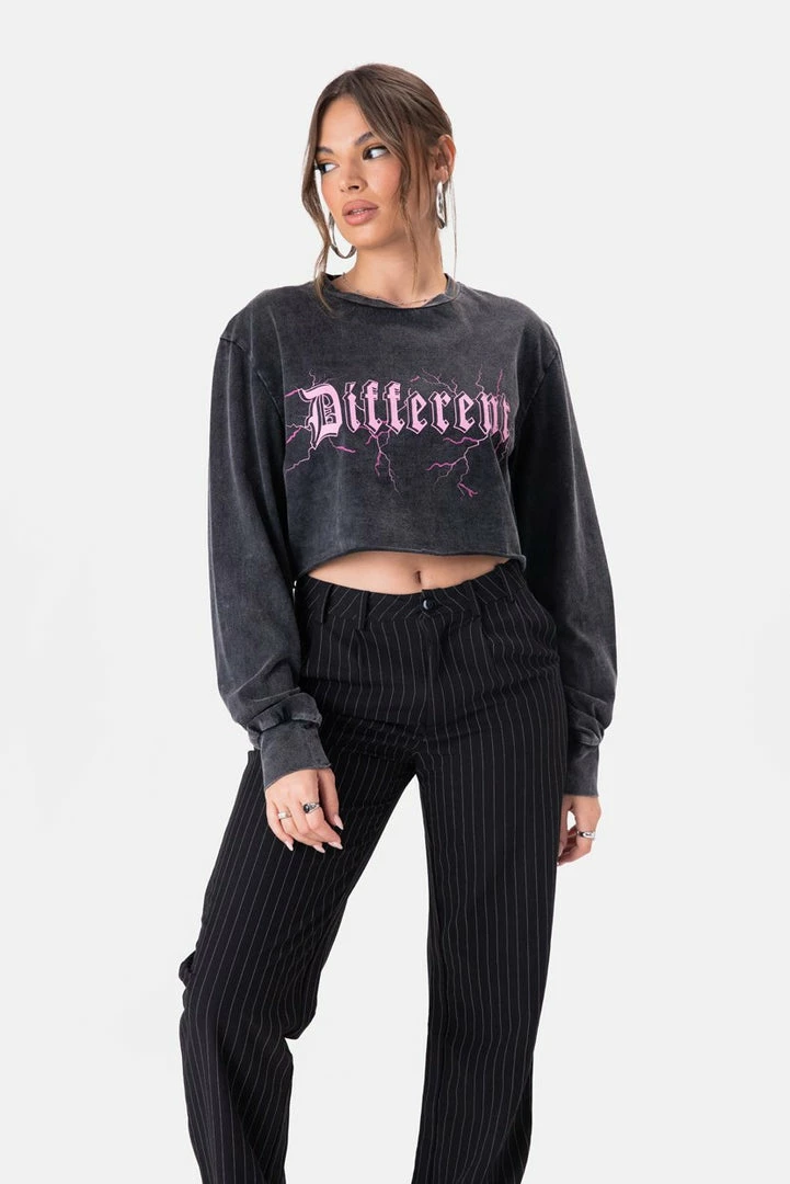 Flash Sale 😍 Adika DIFFERENT Cropped Tee OUTLET 👍 1 Adika DIFFERENT Cropped Tee OUTLET