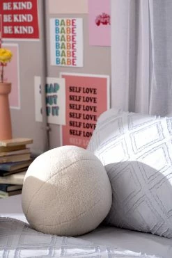 Adika Dunk Fleece Round Pillow