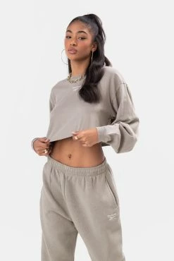 Top 10 💯 Adika REEBOK // Identity Logo Cropped Tee 😉 6 Adika REEBOK // Identity Logo Cropped Tee