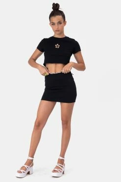 Adika FLOWER Cut-Out Cropped Tee