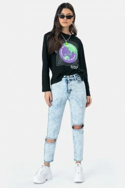 Adika GLOBE Long Sleeve Tee