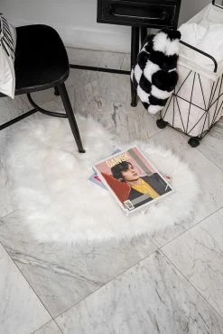Adika Home Harty Faux Fur Rug