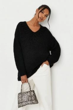 Adika MISSGUIDED // Oversized V-Neck Knit Sweater